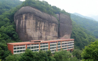 潘古洞小学(潘桥古洞岩风景区)