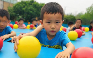 〖幼儿园勇敢旅行家体育课·小班健康勇敢的旅行〗